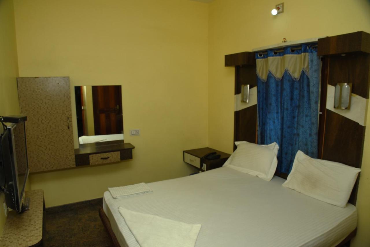 Thiruchendur Stayz Vairavel Residency Tiruchchendūr 외부 사진
