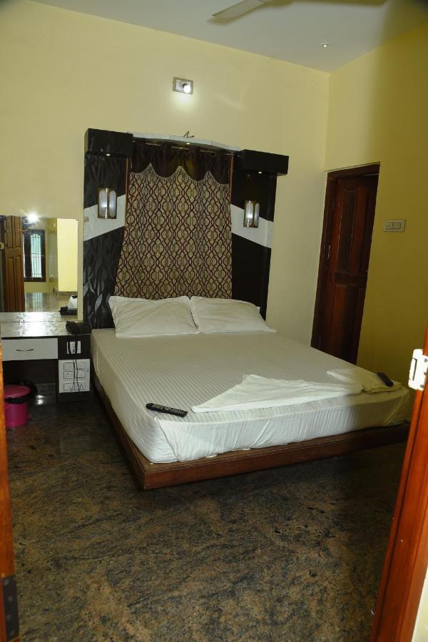 Thiruchendur Stayz Vairavel Residency Tiruchchendūr 외부 사진